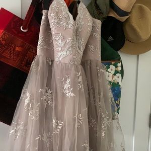 This beautiful dress has a train 4 inch’s great for prom or wedding